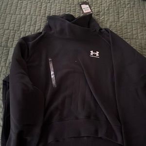 Women’s Under Armour sweat shirt